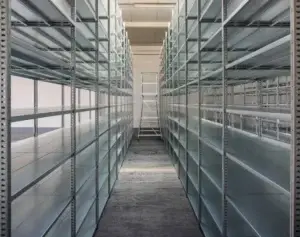 Profesionální kovové policové regály vhodné do skladu i archivu