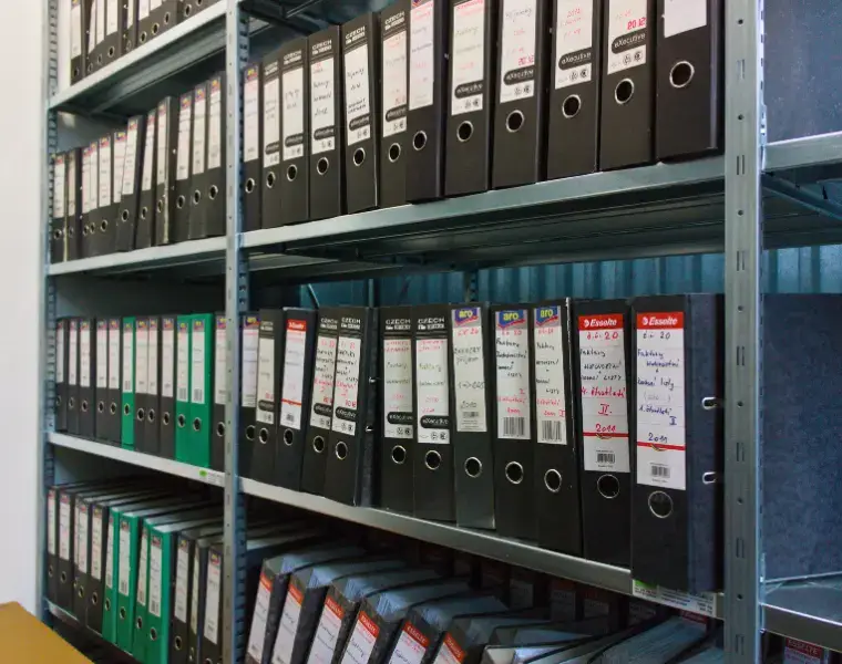 Kovové regály na šanony a spisy