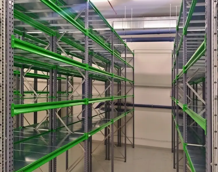 Průmyslové zátěžové regály do skladu (longspan regály)